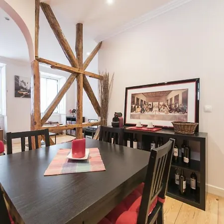 Beatrice Apartment *